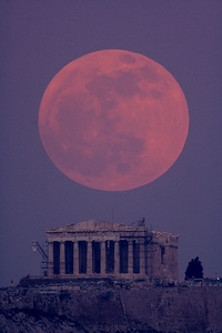 huge-greece-moon
